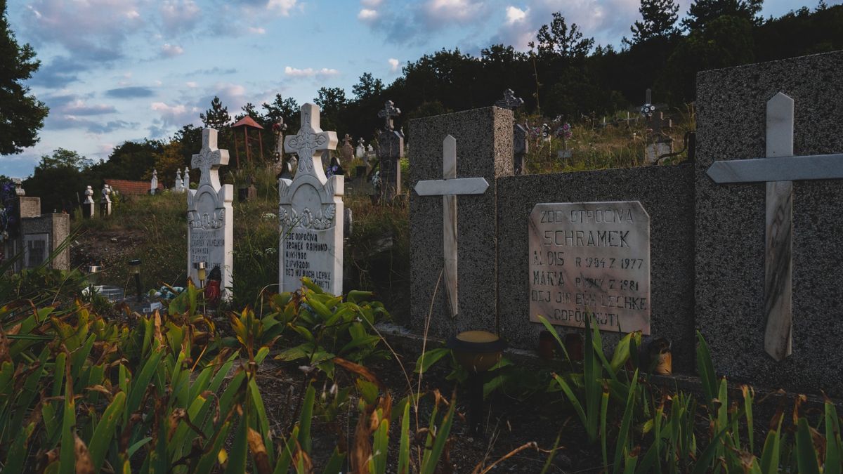 Zapálené svíčky připomněly zaniklý hřbitov v Trhových Svinech